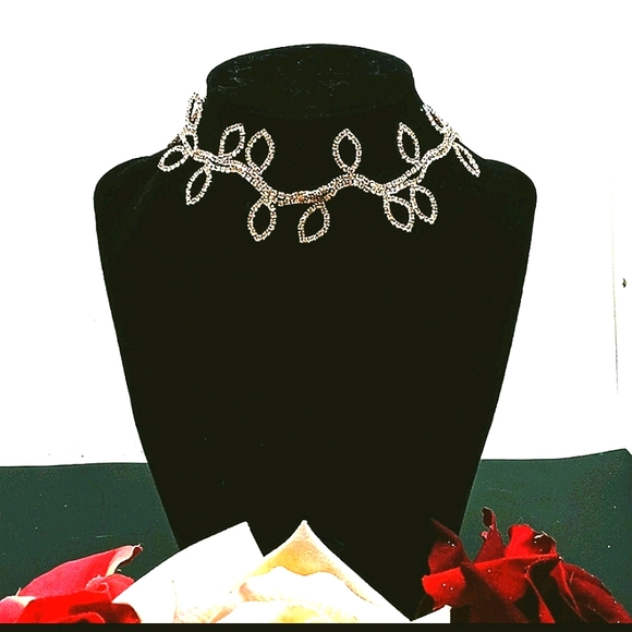 Vintage Jewelry - Stunning vintage Crystal choker necklace